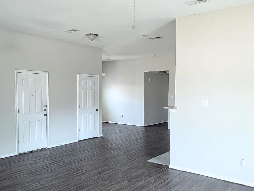 7237 Autumn Run Dr. Forest Hill, TX 76140 — Photo 4