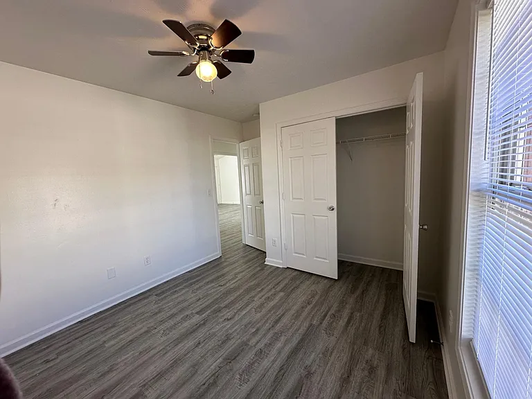 708 E Utica St #B — Photo 11
