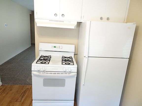 4th image of 1341 42nd Ave NE APT 3