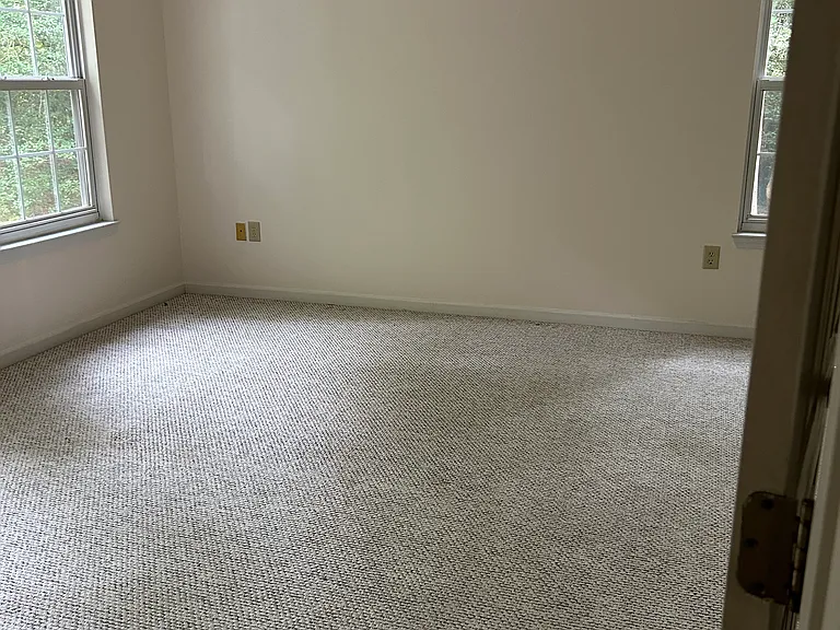 Primary bedroom (1st floor)