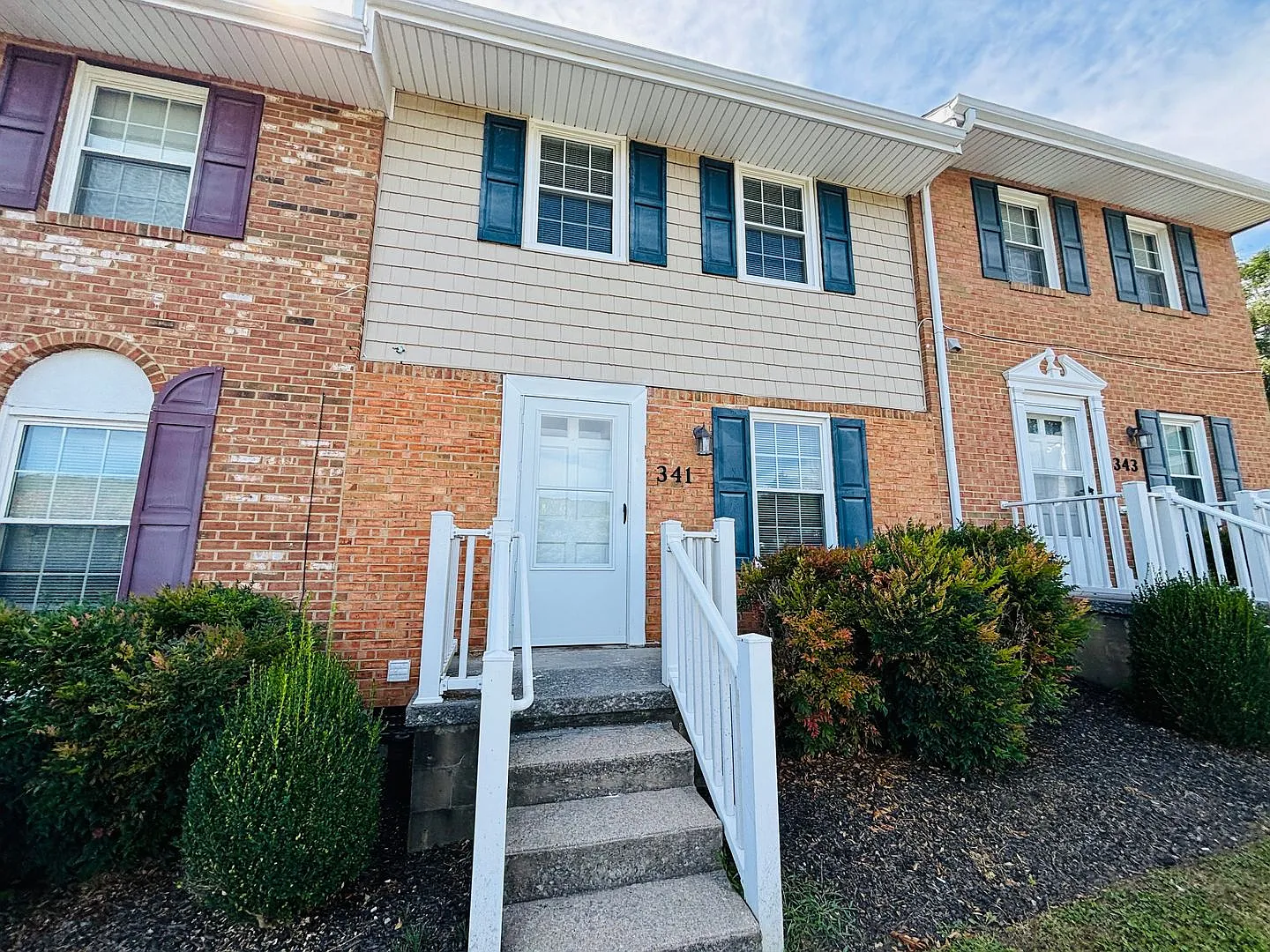 2 Bedroom, 1.5 Bath Townhouse — Photo 1