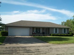 1206 Cedar Ln, Marshall, IL 62441