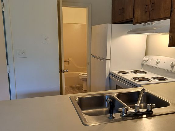 4th image of 179 Oak Hill Dr APT A