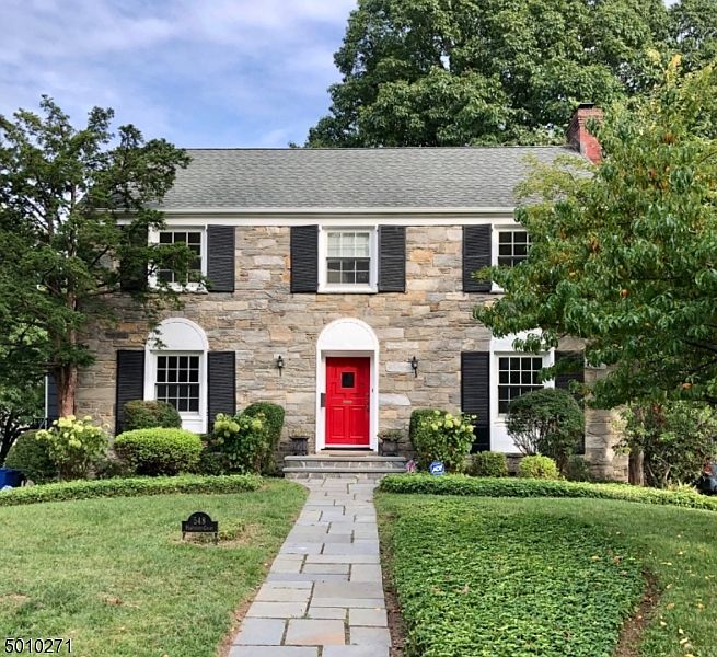 1st image of 548 Hartford Ct