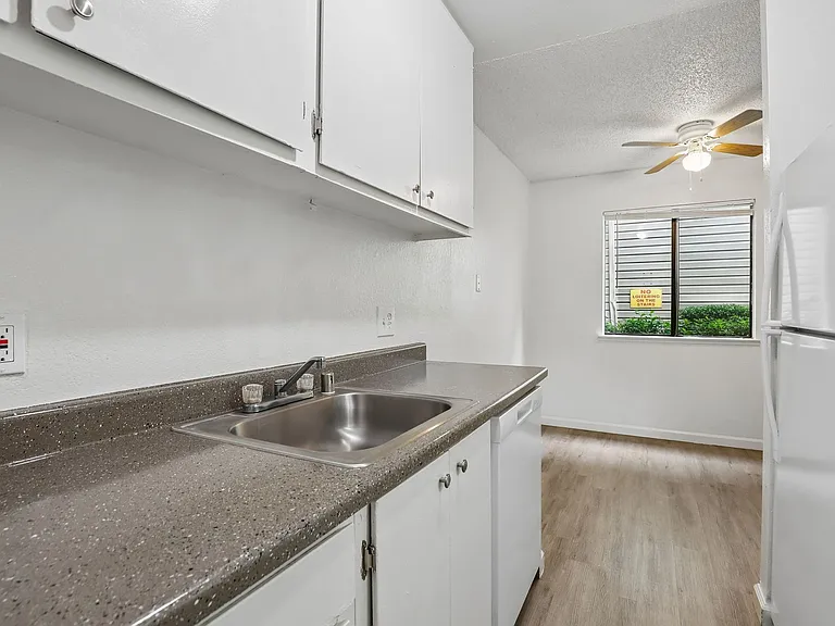 Parkview Village Apartments — Photo 25
