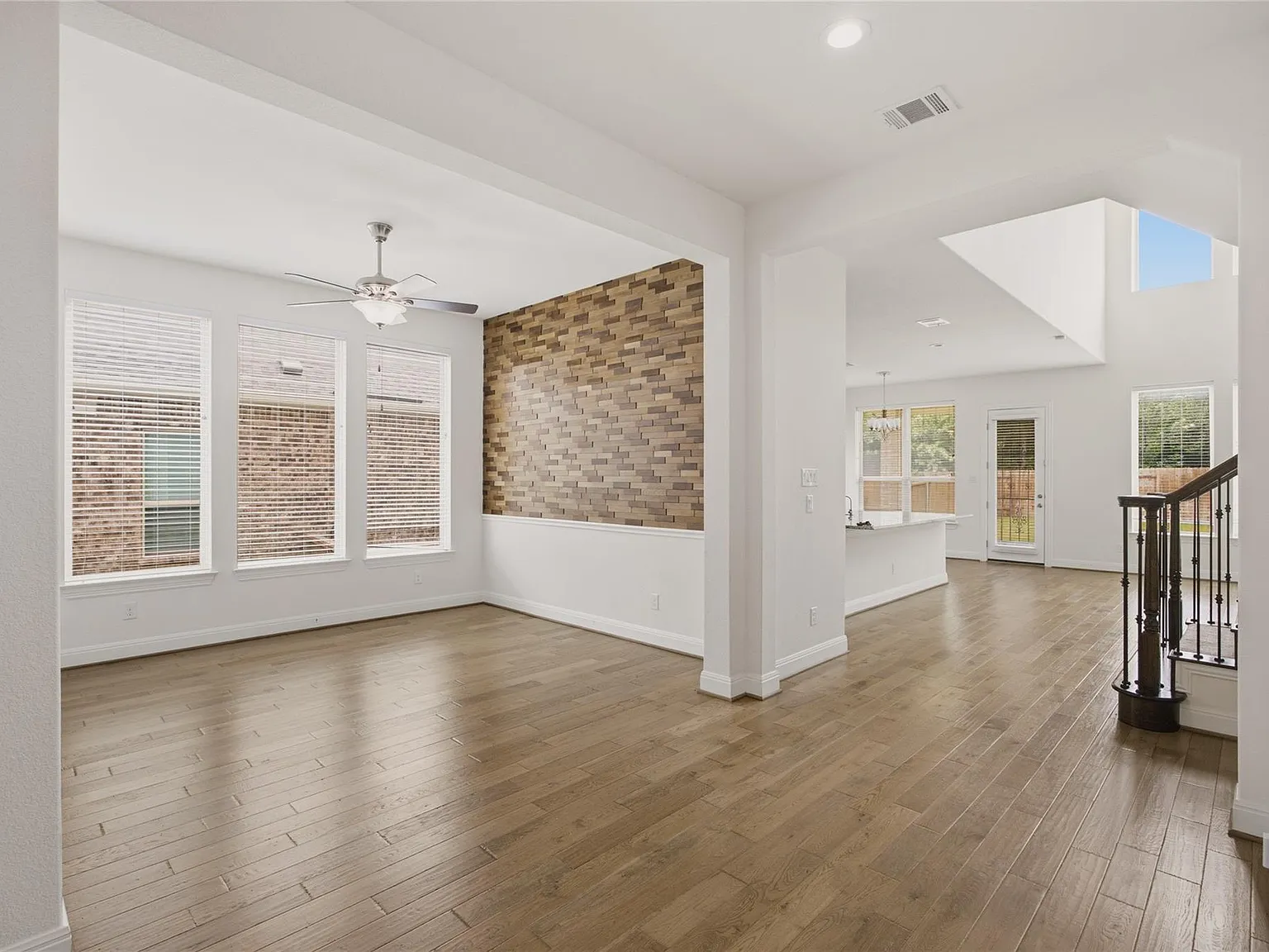 5 bed, 3.5 bath, 4149 sqft, $3,900 — Photo 3
