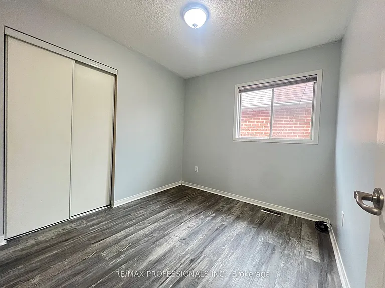 110 Springview Dr — Photo 16