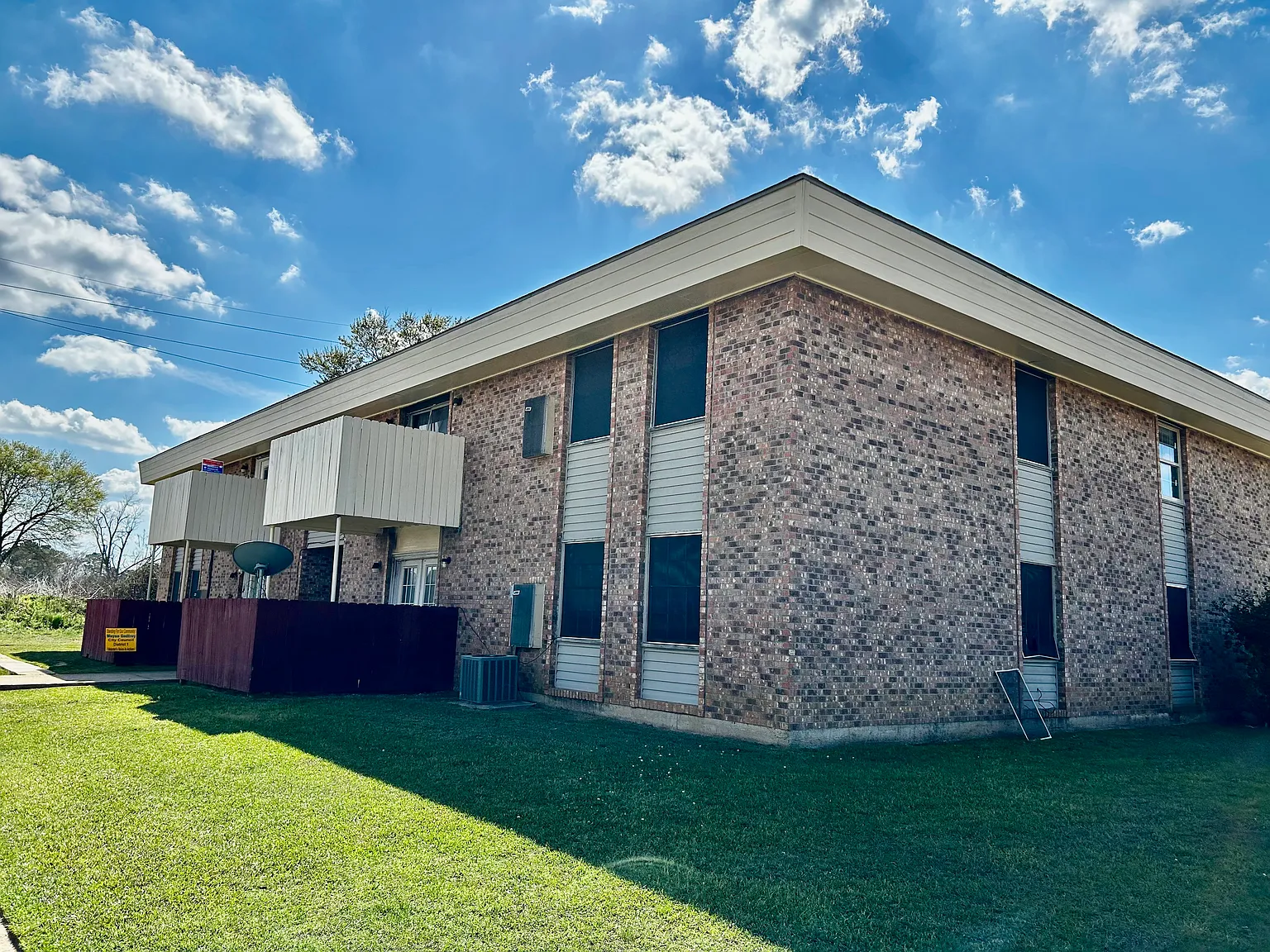 2 bed, 975 sqft, $900 — Photo 1