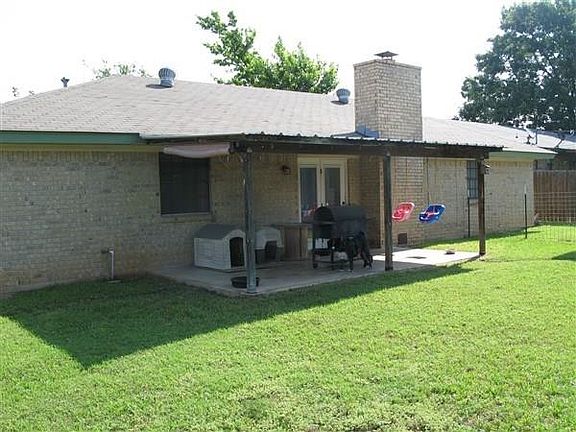 2nd image of 3612 Surrey Ln