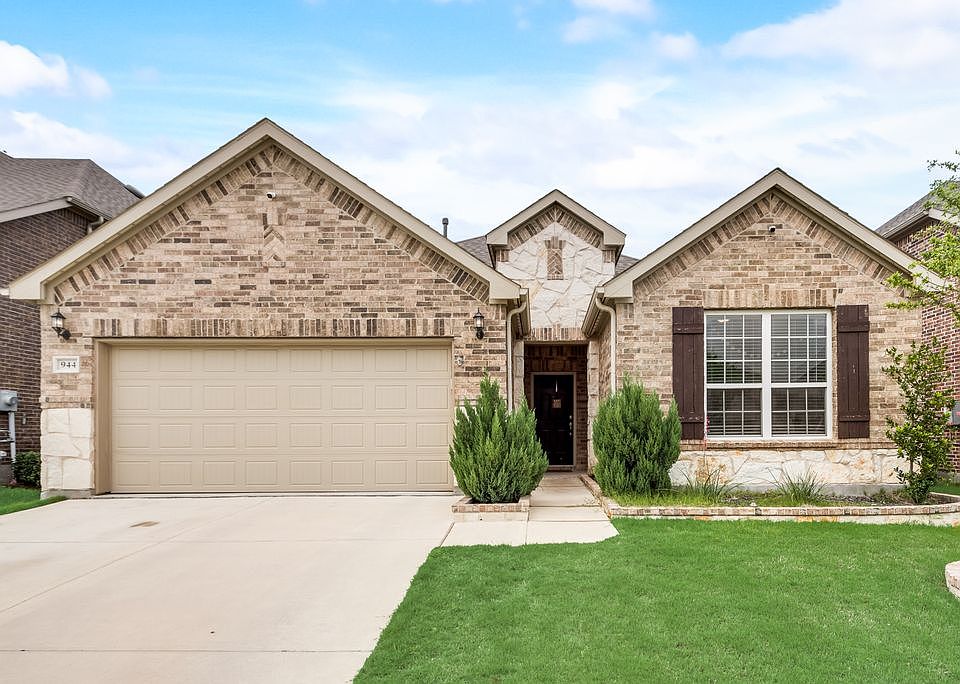 1st image of 944 Crest Breeze Dr