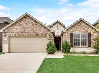 944 Crest Breeze Dr, Haslet, TX 76052