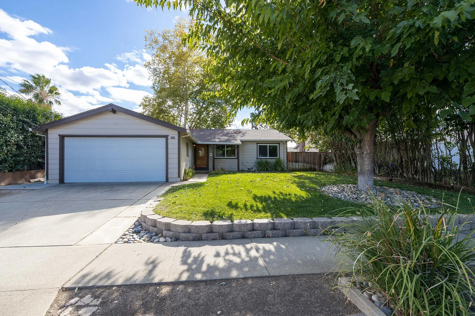 3579 Esperanza Dr photo 1