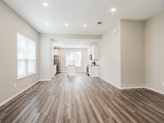 3rd image of 10382 Royal Damon Dr