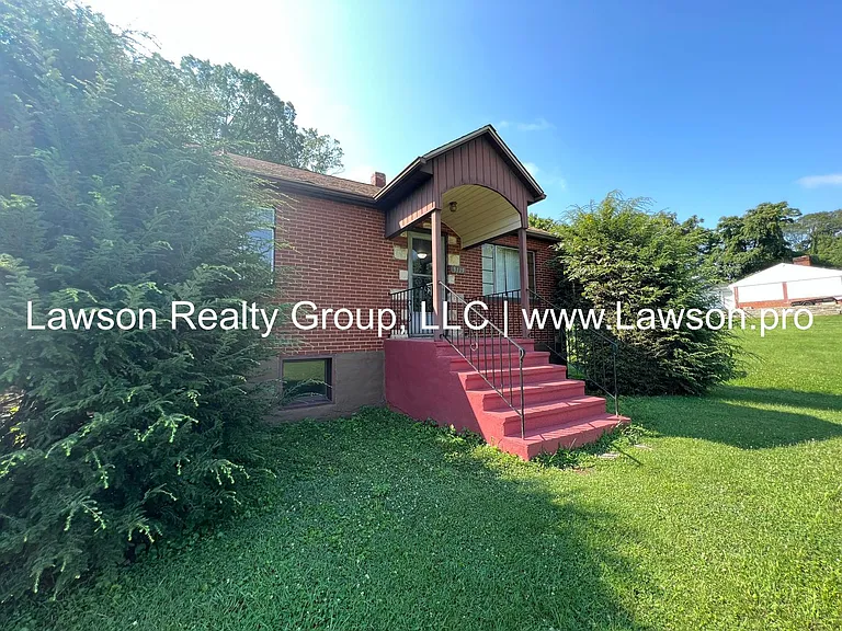 3119 King St NE — Photo 4