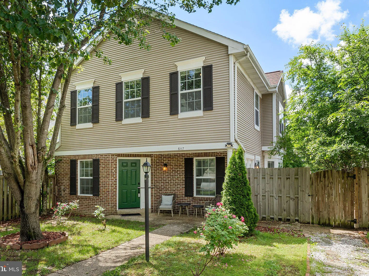 3 bed, 2.5 bath, 1393 sqft, $2,600 — Photo 3