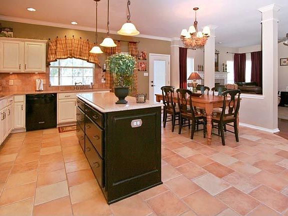 4th image of 16 Spring Lake Dr