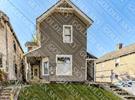 817 W Main St