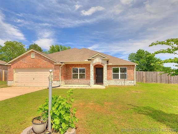 2nd image of 2108 Walnut Hill Ln