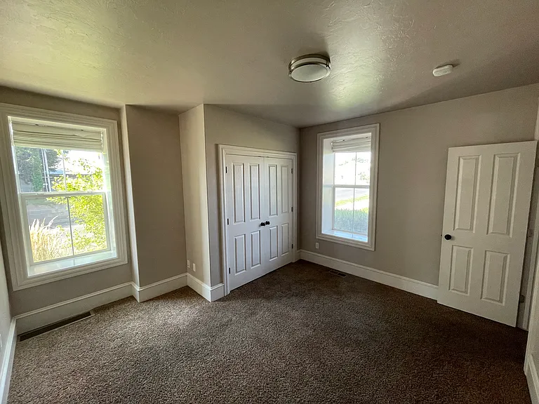 Front guestroom/office off of the entryway foyer