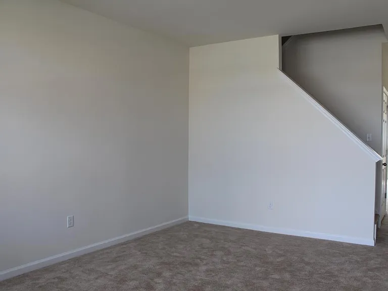 948 King Way — Photo 16