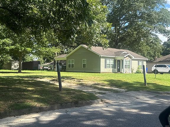 3rd image of 296 McPherson Dr
