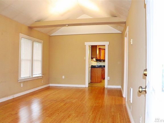 3rd image of 3101 S Union Ave