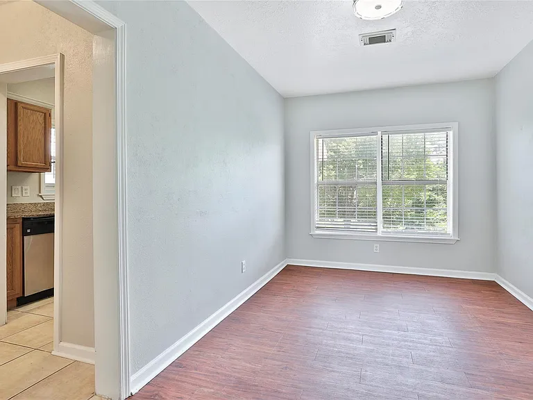 5007 Polk St — Photo 4