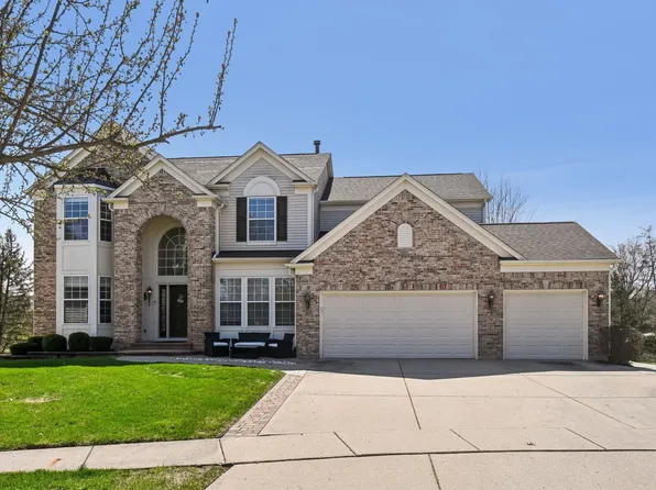 9 Thistle Ct, Streamwood, IL 60107