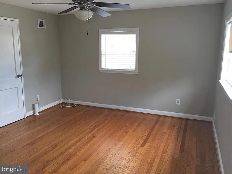 21 E Myrtle St — Photo 12