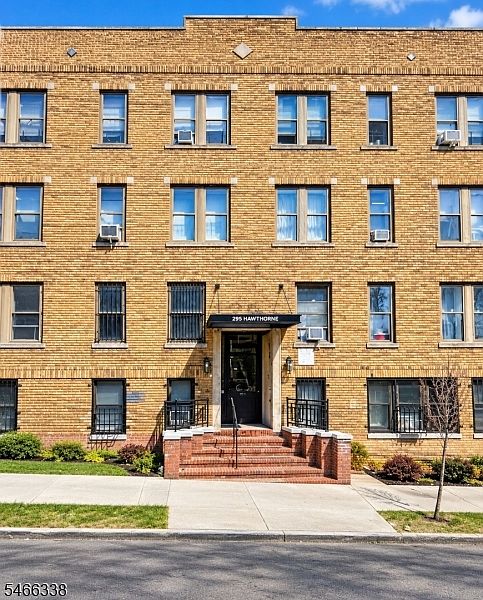 1st image of 295 Hawthorne Ave APT 1D