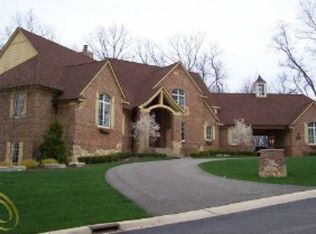 5915 Wyndam Ln, Brighton, MI