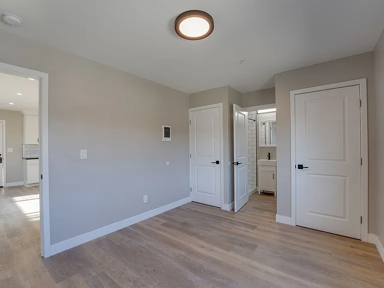 Duplet at Hillcrest | Modern Studio, 1 & 3 Bedroom Apartments — Photo 39