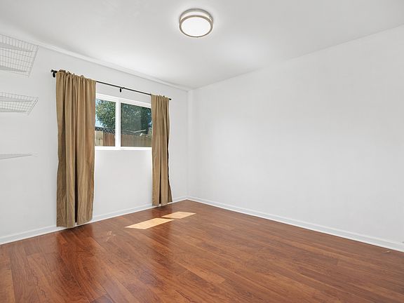 3rd image of 1008 Santa Anita St