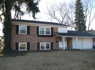 554 Coach Light Ln, Hazelwood, MO 63042
