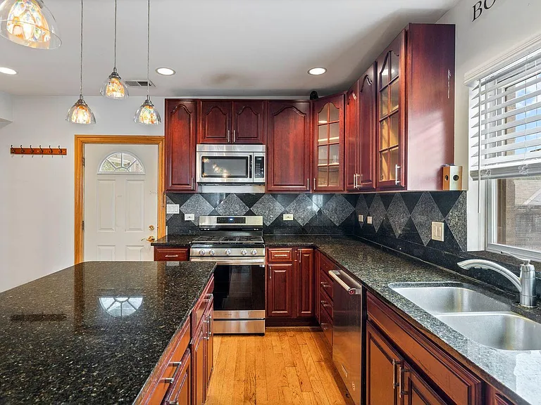 1639 W Blackhawk St #3 — Photo 7