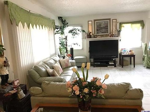 5th image of 431 N Beachwood Dr