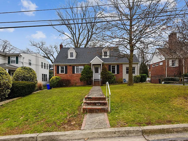 210 E Hamilton Ave — Photo 49