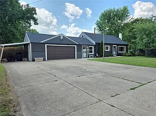 9856 Dupont Dr, Columbia Station, OH 44028