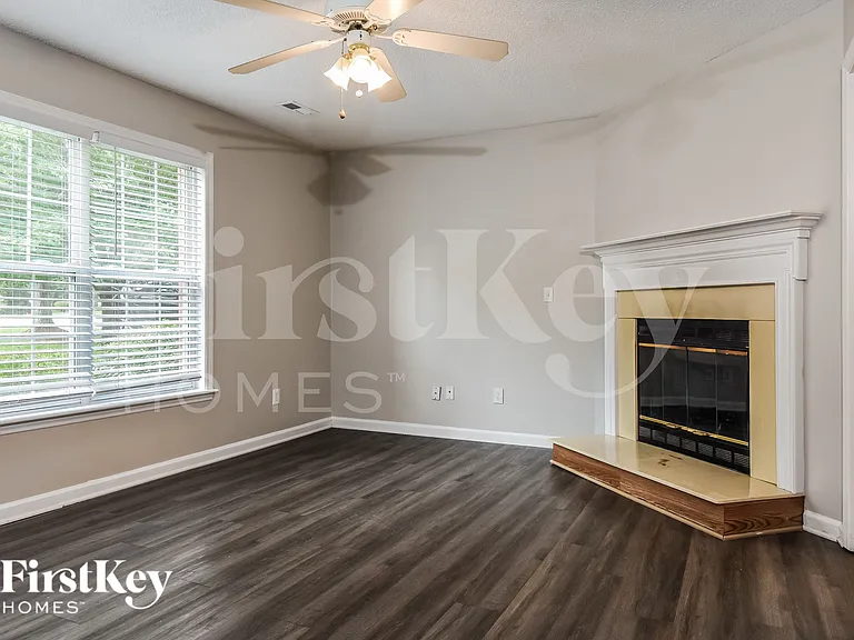 1503 Glenn Meade Dr — Photo 4