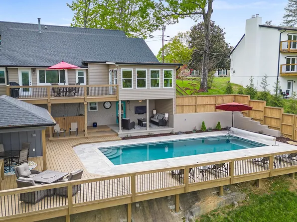 5977 Crestview Dr, Hixson, TN 37343