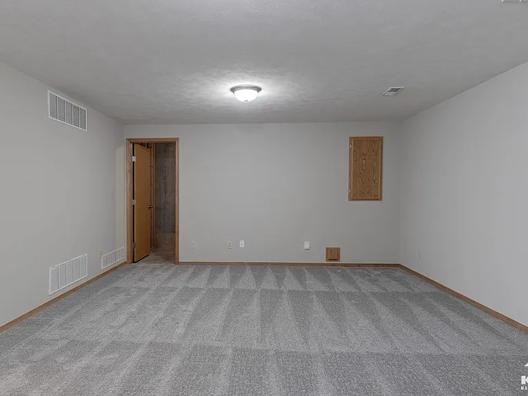 513 N Bristol Ct — Photo 27
