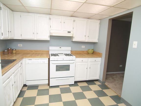 5th image of 14509 Sussex Ct W #G2