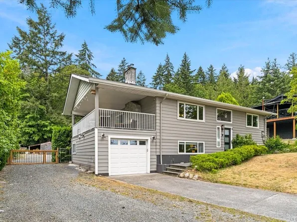 825 Dogwood Rd, Nanaimo, BC V9R 3C2