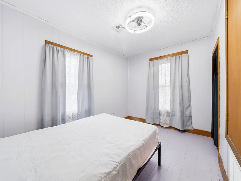 411 N Oak Ave — Photo 28