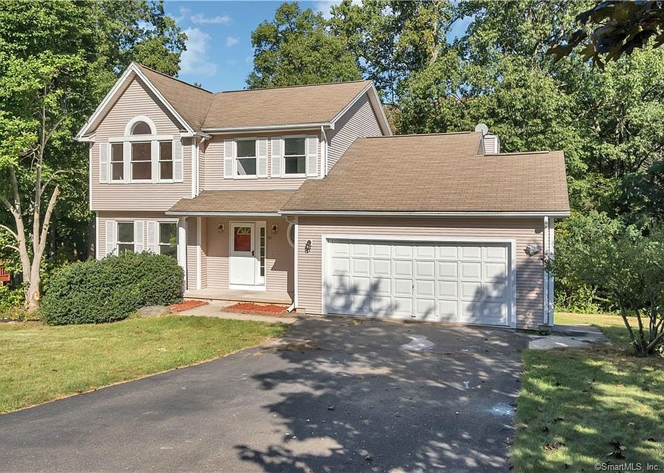 2nd image of 90 Folly Brook Ln