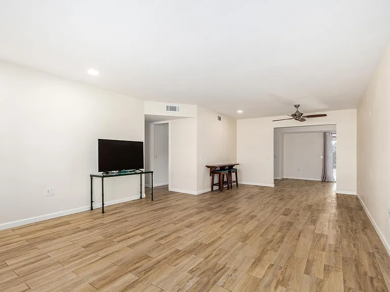 13023 W Beardsley Rd — Photo 2