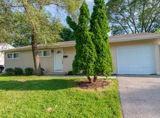 124 Del Rio Rd, Carpentersville, IL 60110