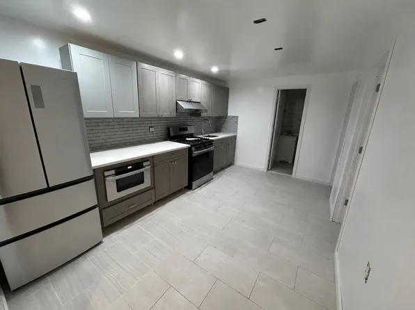 1003 Huntington Ave, Bronx, NY 10465