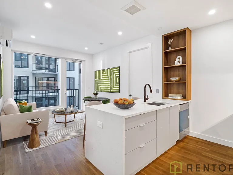 228 Berry St #7P — Photo 5