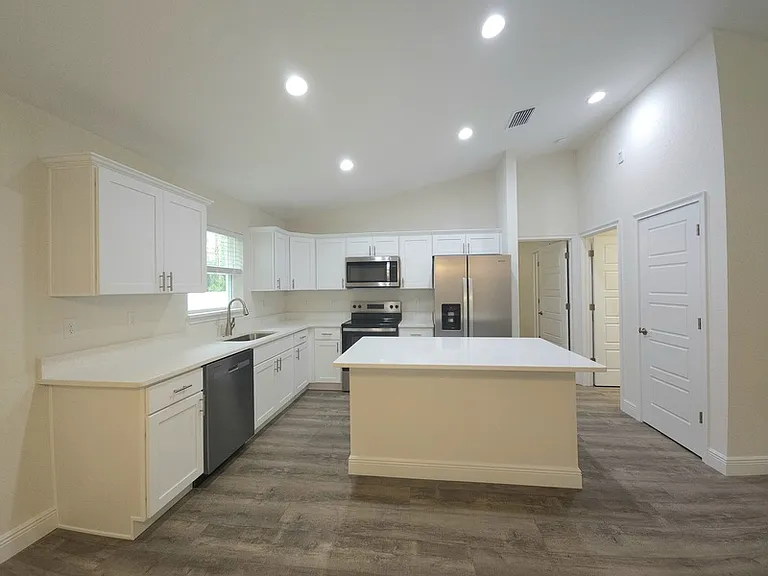 387 E Caldwell Dr — Photo 5